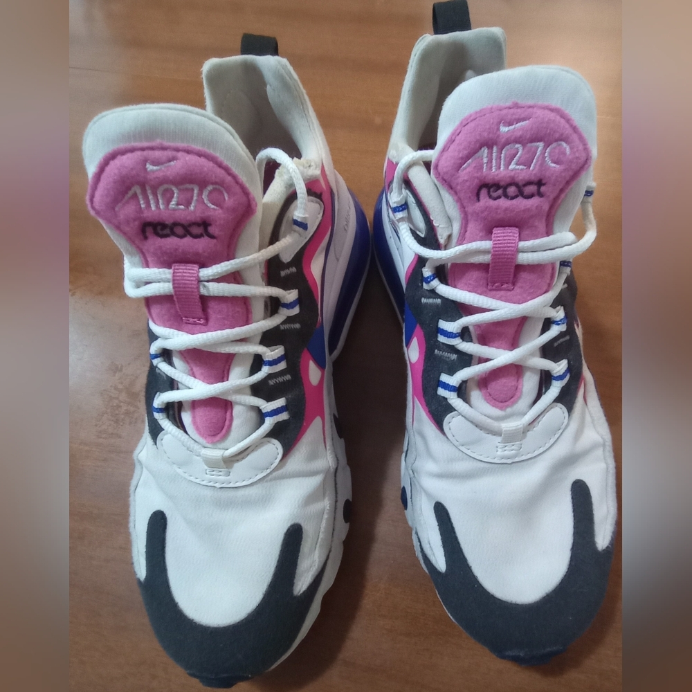 Women's size 8 M Sneakers Nike Air Max Air 270 React